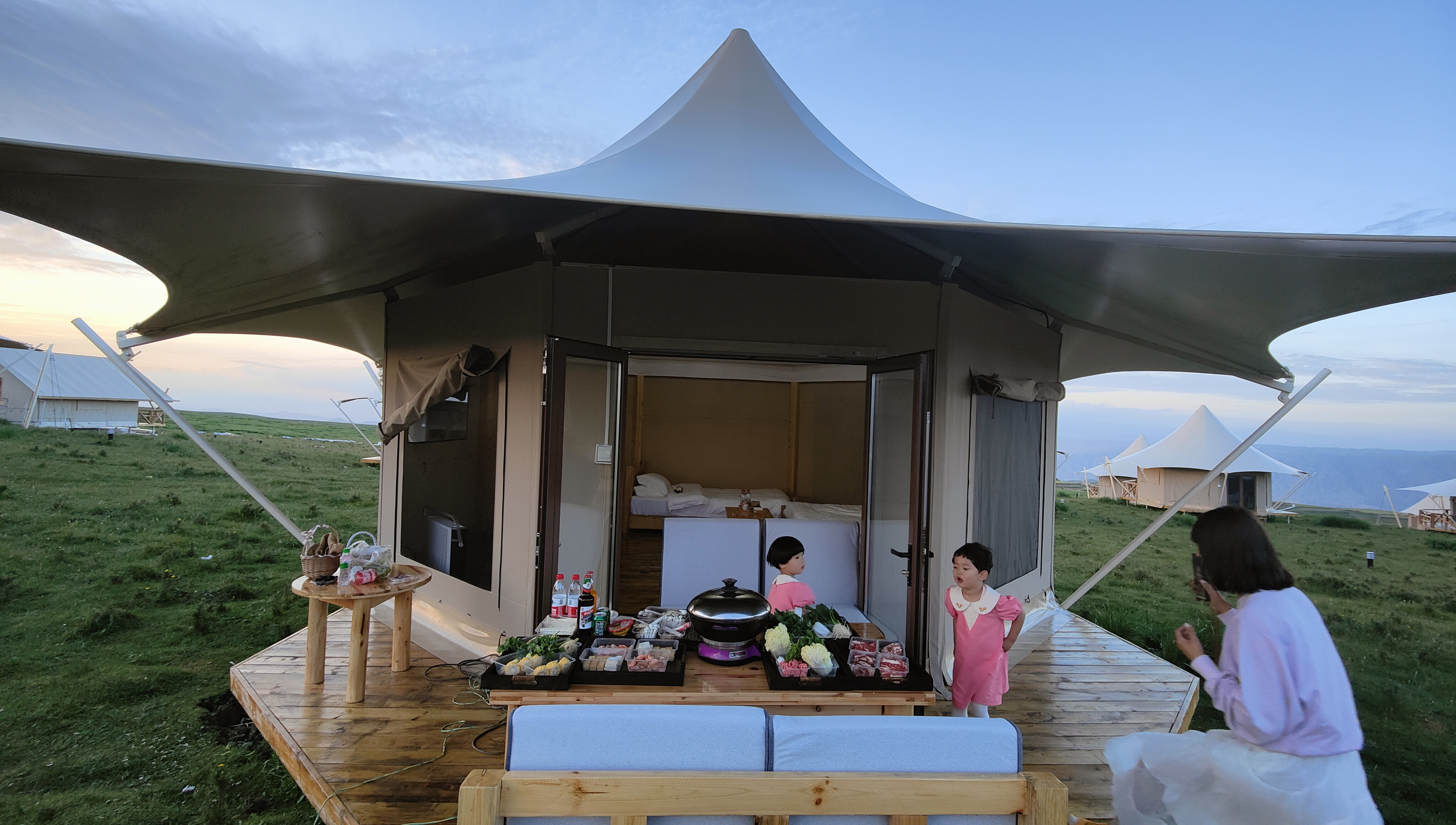 Wild Luxury Camping under the stars: Discover the perfect blend of nature and comfort