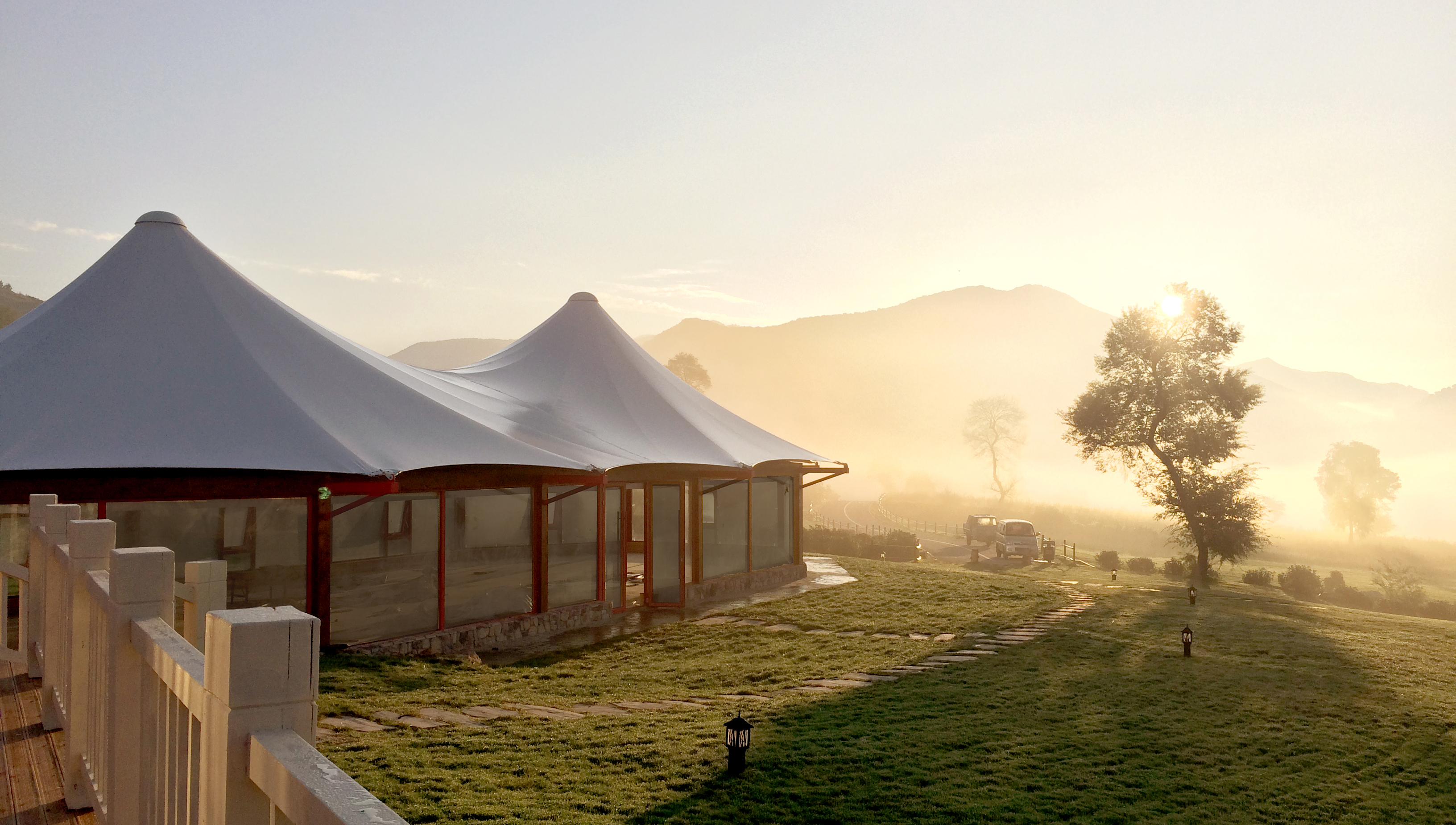 Discover new experiences in the outdoors - hotel tents, creating a unique high-end camping life