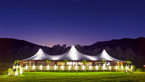 Desert Tent Hotel: Romantic accommodation under the stars